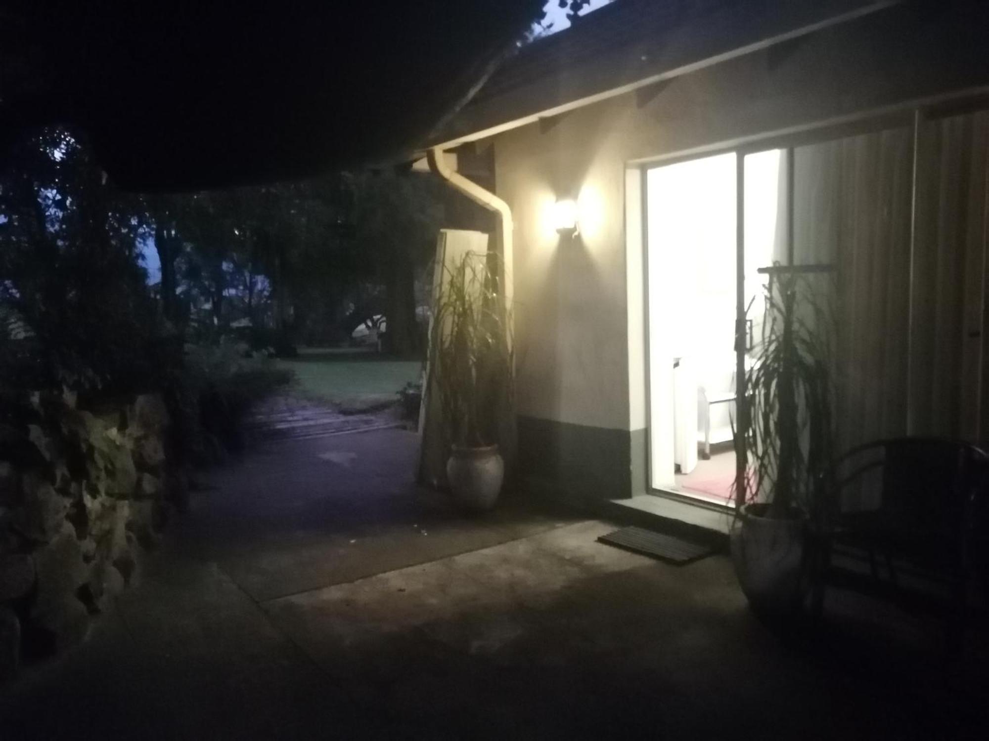 לינה וארוחת בוקר Champagne Valley Bell Park Self Catering מראה חיצוני תמונה